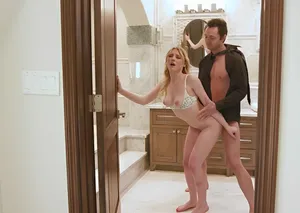 Cô giáo quan tâm cậu học trò vắng mặt nào ngờ đó là cái bẫy