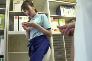 Bố Chồng yêu phát hiện vợ của con trai "đi ngoài" và dùng bằng chứng để trừng phạt