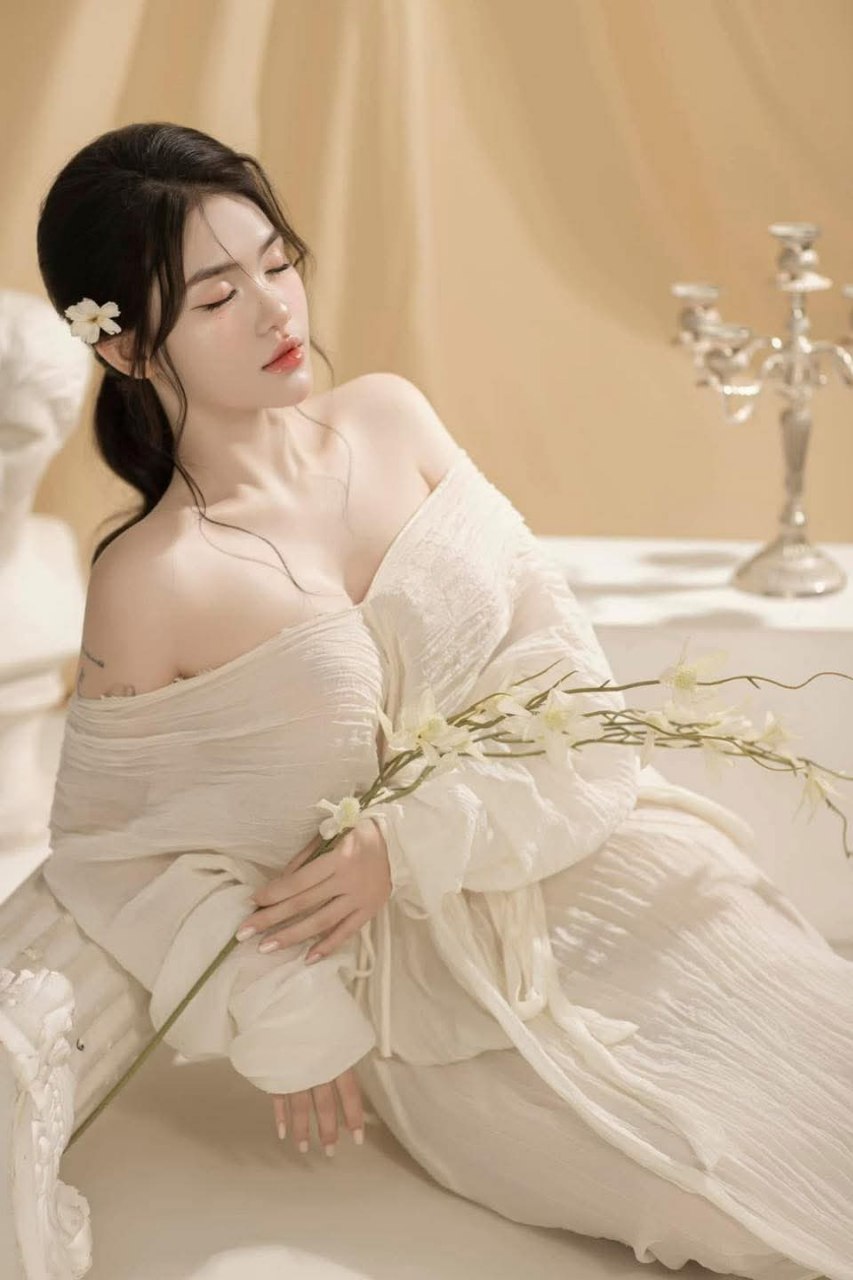 Rủ chị đồng nghiệp nứng lồn về nhà làm vài nháy